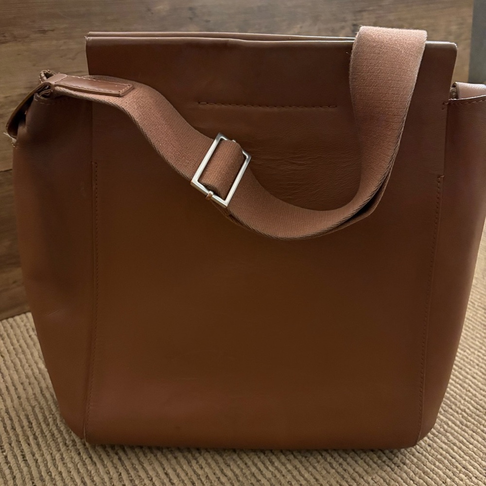 Everlane Classic Women's Leather Crossbody Bag - Brown